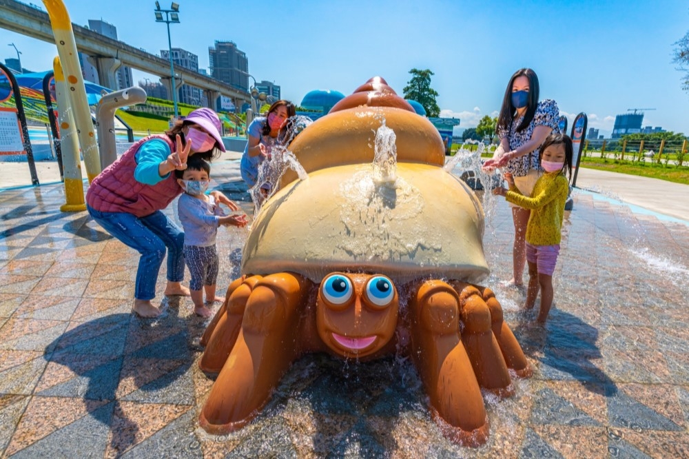 海世界水樂園的設施「寄居蟹」（取自新北市政府官方網站）