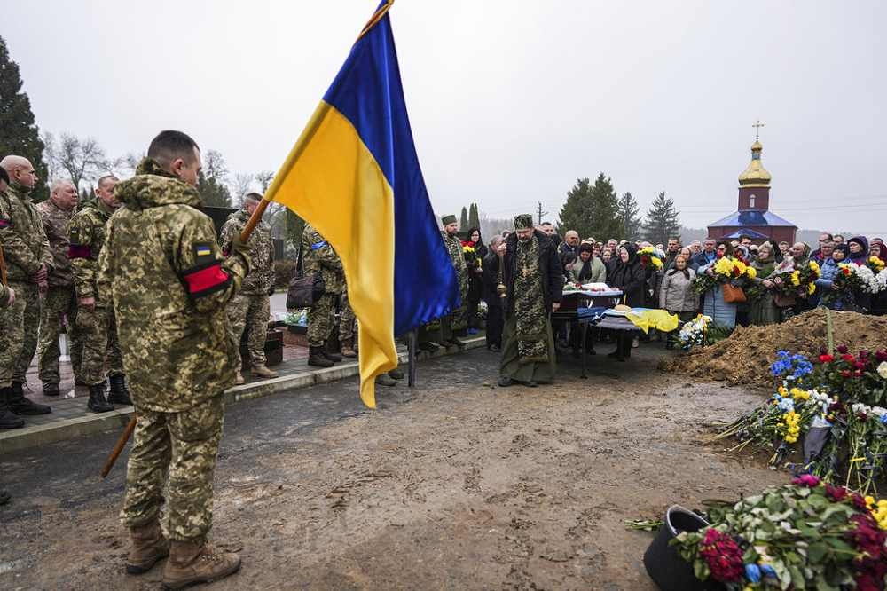 烏克蘭軍隊為陣亡將士舉辦喪禮。（美聯社）