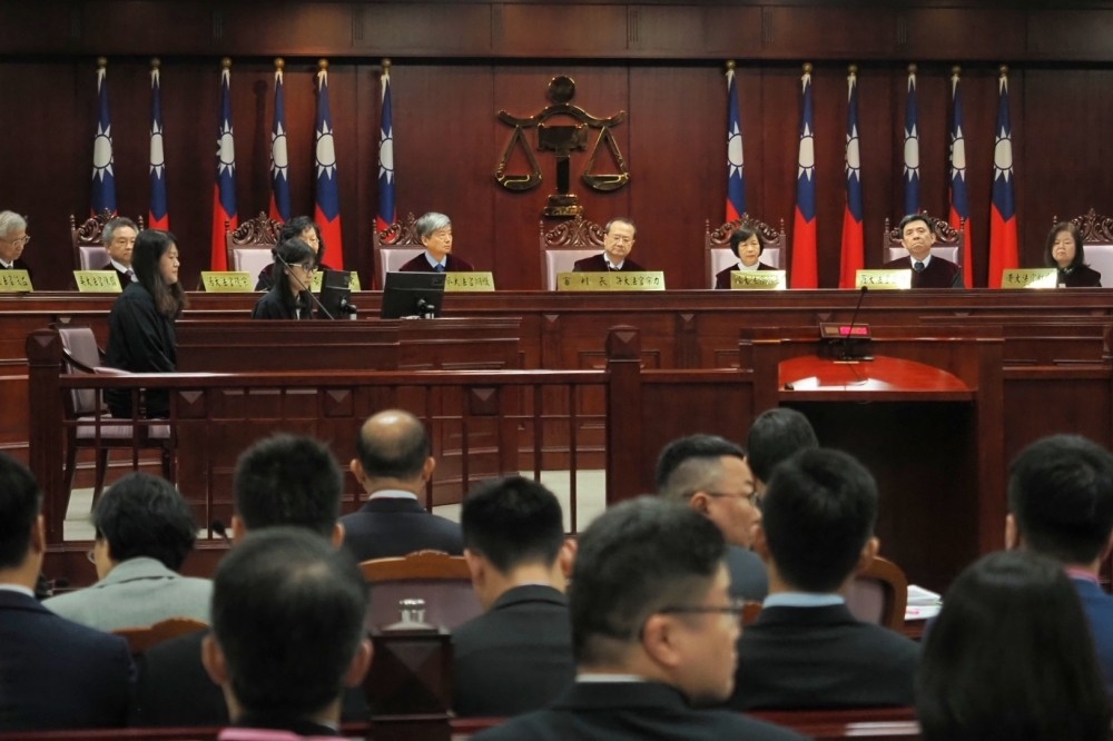 在前立委高志鵬聲請釋憲案裡，憲法法庭的裁定主文犯了「主文與理由矛盾」之違法謬誤。（本報資料照片）