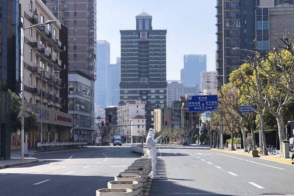 因本土新冠疫情，持續維持封城狀態的上海。（美聯社）