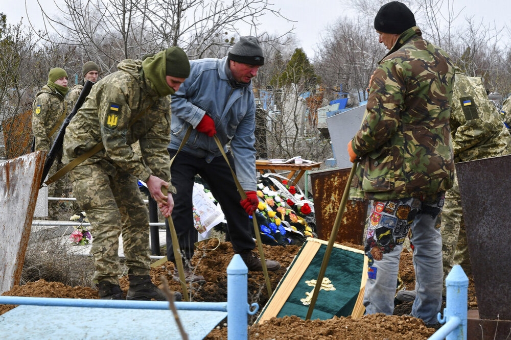 烏克蘭東部城市克拉馬托爾斯克遭轟炸，造成30名以上平民喪生。（美聯社）