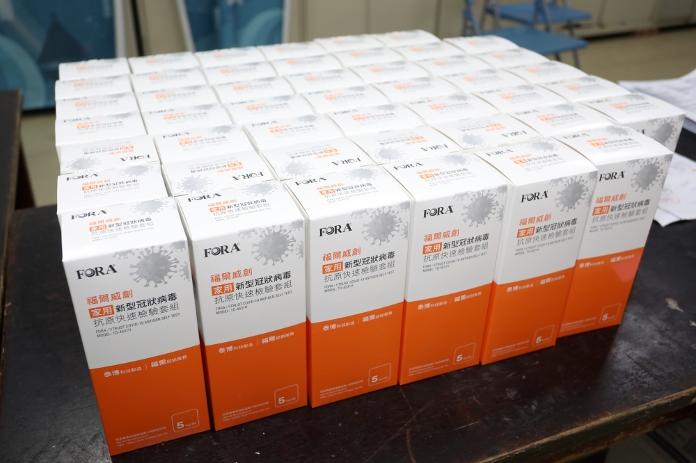 台北、新北、桃園和花蓮4個高風險縣市各獲10萬劑快篩，供公費篩檢使用。（資料照片／王侑聖攝）
