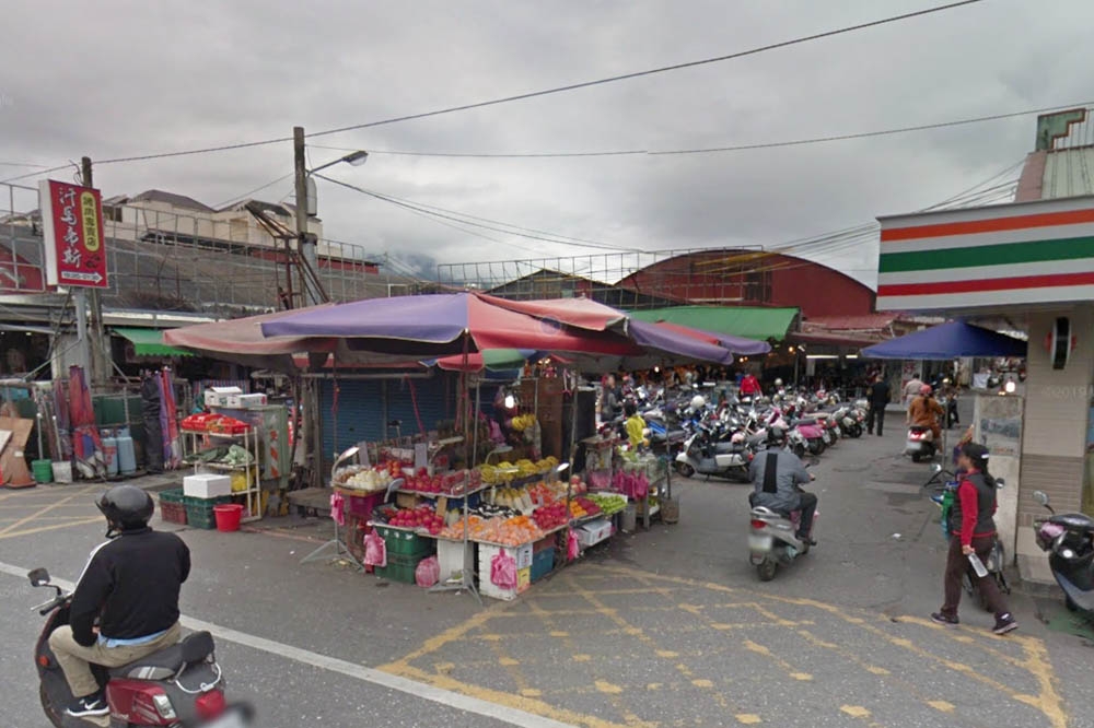 花蓮吉安黃昏市場爆發群聚，縣府緊急宣布明起休市3天。（擷取自Google Maps）