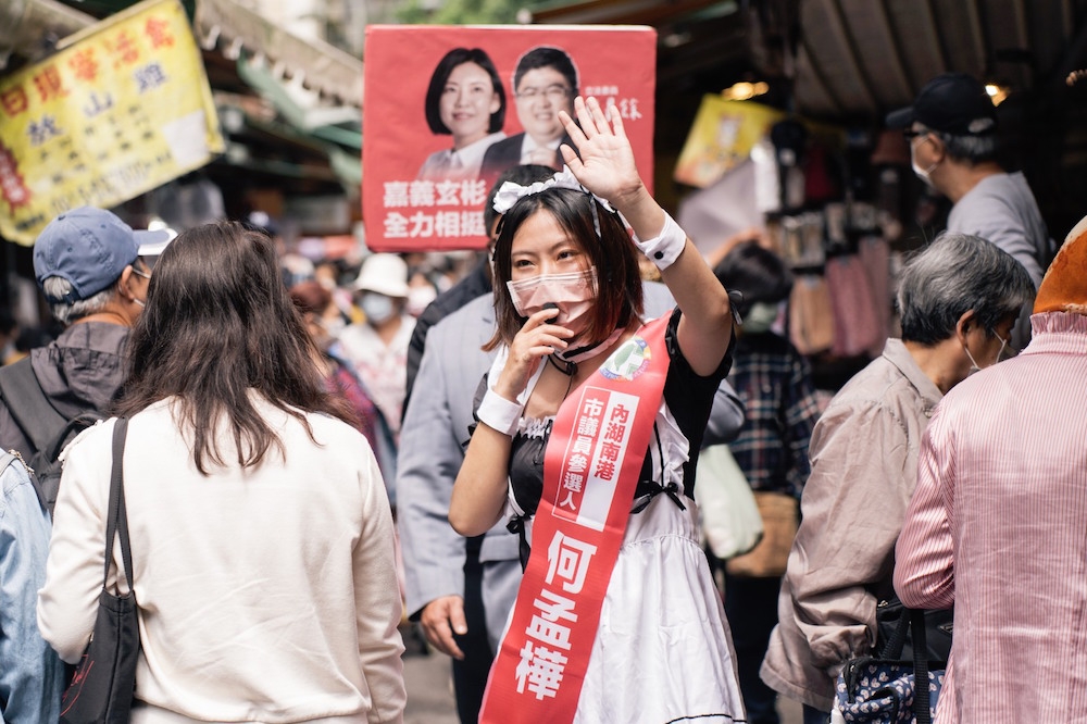 民進黨北市內湖南港議員初選結果出爐，獲邱義仁力持的英系新人何孟樺順利出線。（取自何孟樺臉書）