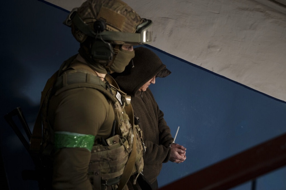 烏克蘭安全局逮捕一名疑似通敵者。（美聯社）