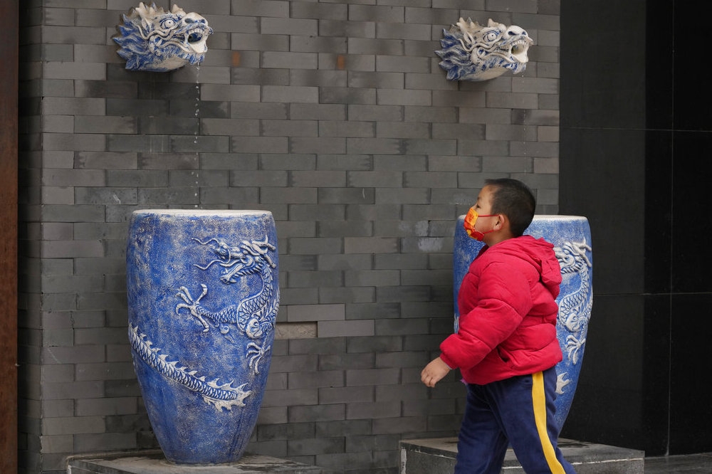 北京當局禁止兩人同時使用公廁。（美聯社）