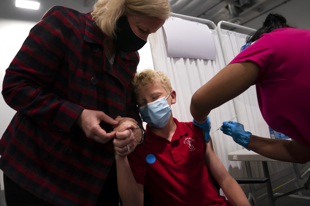 美國FDA最快17日核准輝瑞替5至11歲兒童施打新冠疫苗追加劑。（美聯社）