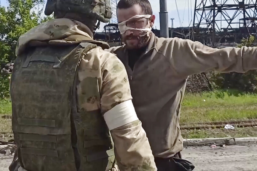 亚速钢铁厂乌军落入俄国手中命运坎坷　俄国：要把他们送上战争法庭（视频）