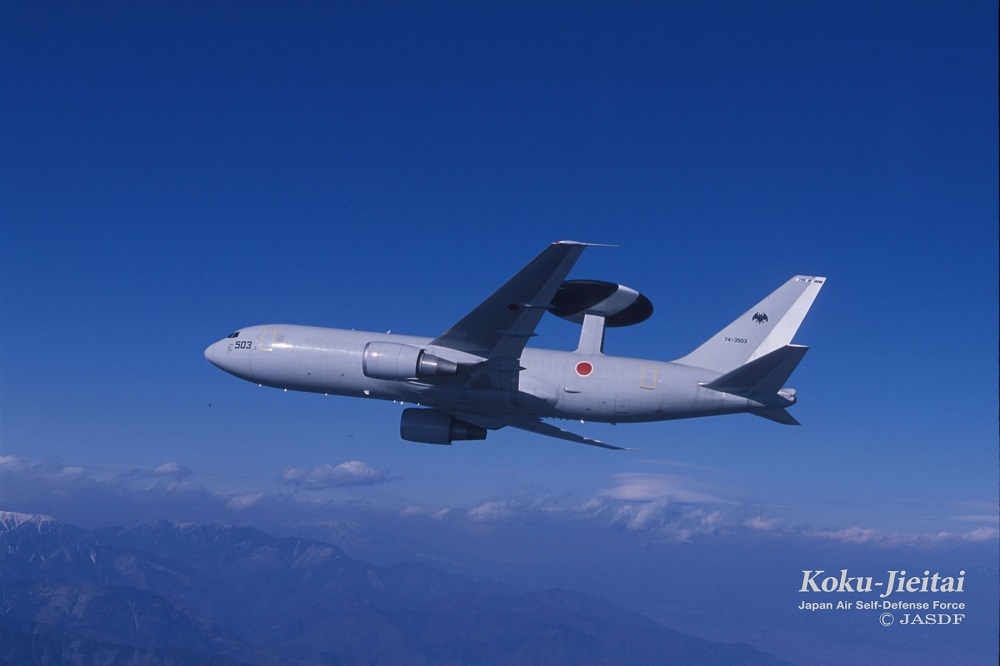 日经亚洲独家报导，中国疑于新疆沙漠放置一个模拟日本E-767空中预警机的模型。（取自日本航空自卫队）(photo:UpMedia)