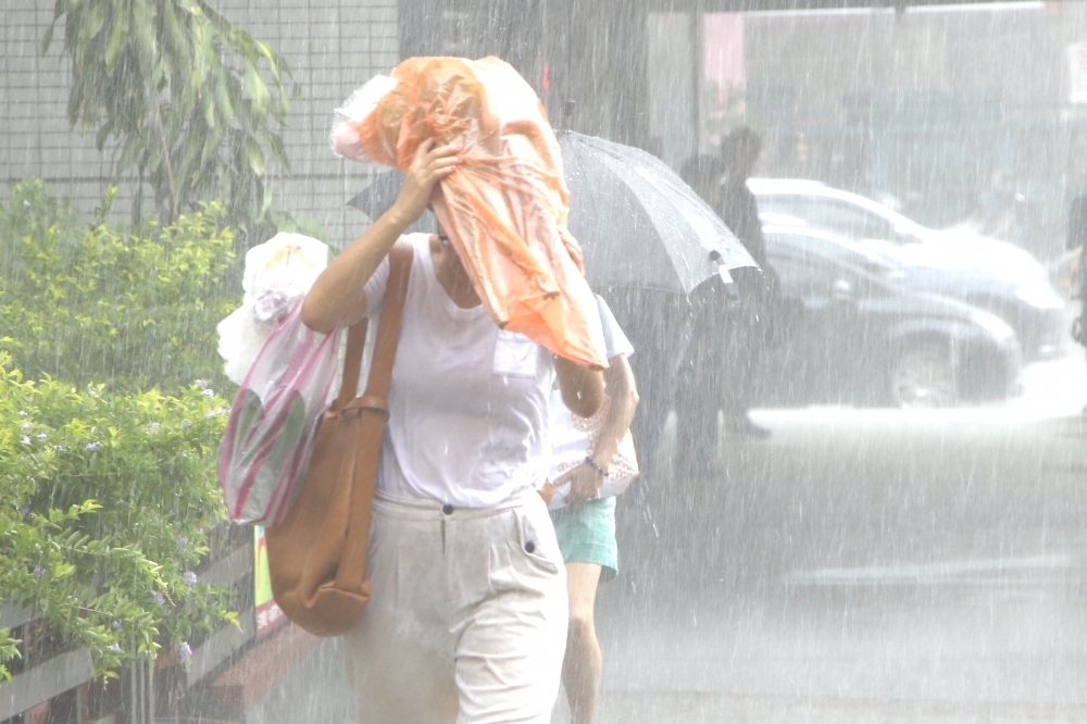 因滯留鋒影響，恐出現強降雨。（資料照片／王侑聖攝）