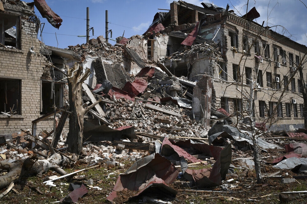 顿内次克地区民房遭俄军炸毁。（美联社）(photo:UpMedia)