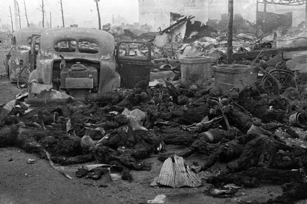 1945年3月9日，美军在3小时内投下1665吨的烧夷弹，将东京化为人间火海地狱。（取自维基百科）(photo:UpMedia)