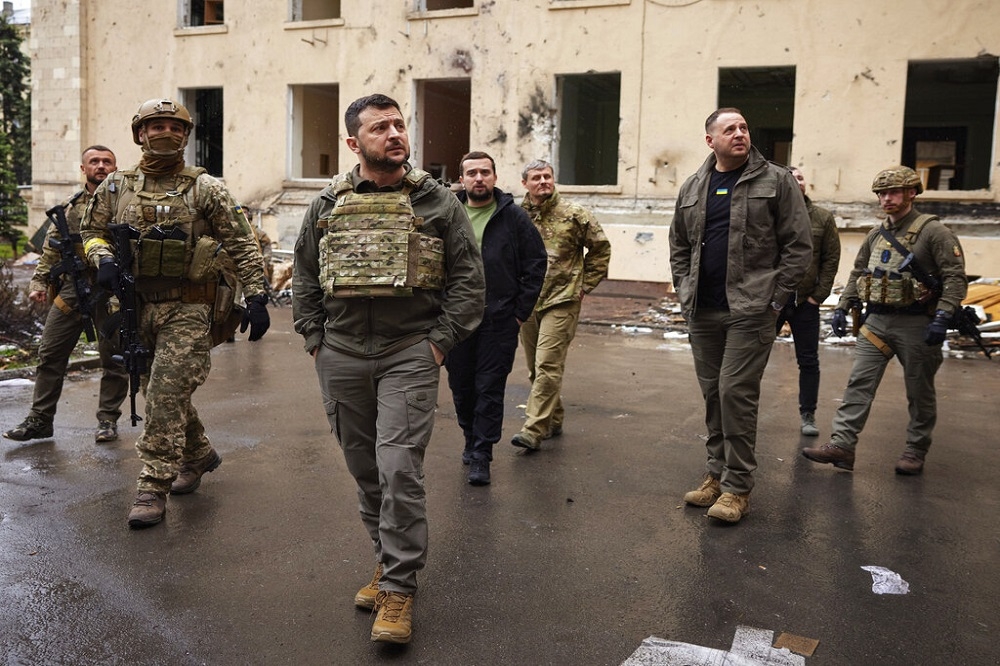 烏克蘭總統澤倫斯基赴哈爾科夫前線。（美聯社）