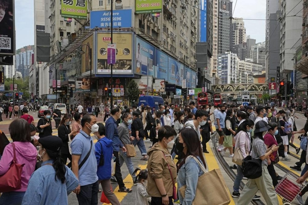 英治香港的時代，香港無須付出民主代價，但背後就有一個歷史最悠久的民主國家英國的保障。（美聯社）