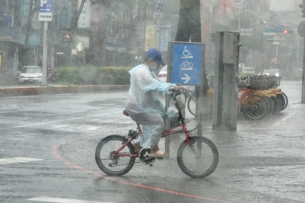 滯留鋒面6日接近台灣，氣象局表示，周二及周三雨勢最為明顯。（資料照片／王侑聖攝）