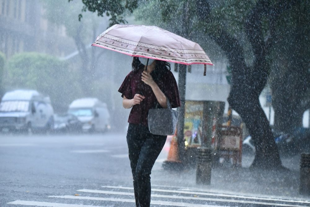 中央氣象局今天（7日）下午發布18縣市豪雨及大雨特報。（資料照片／張哲偉攝）
