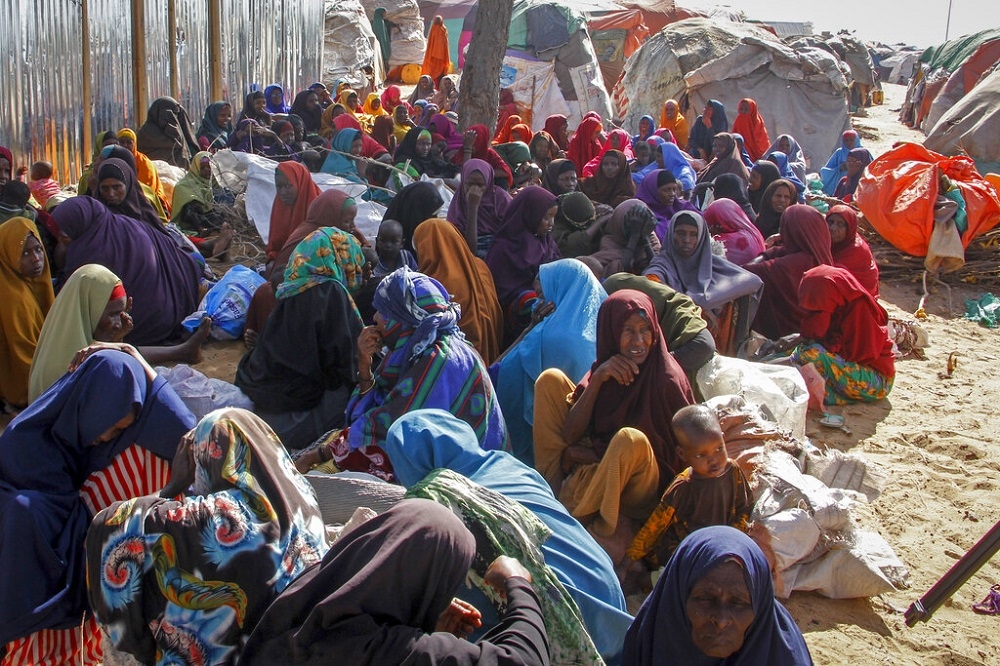 索馬利亞連年乾旱，又因俄烏戰爭中斷糧食出口，而導致糧食價格高漲。（美聯社）