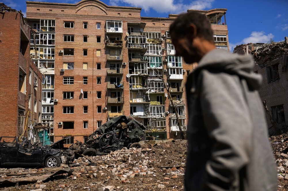 乌克兰东部的顿巴斯地区持续遭俄军狂轰勐炸。（美联社）(photo:UpMedia)