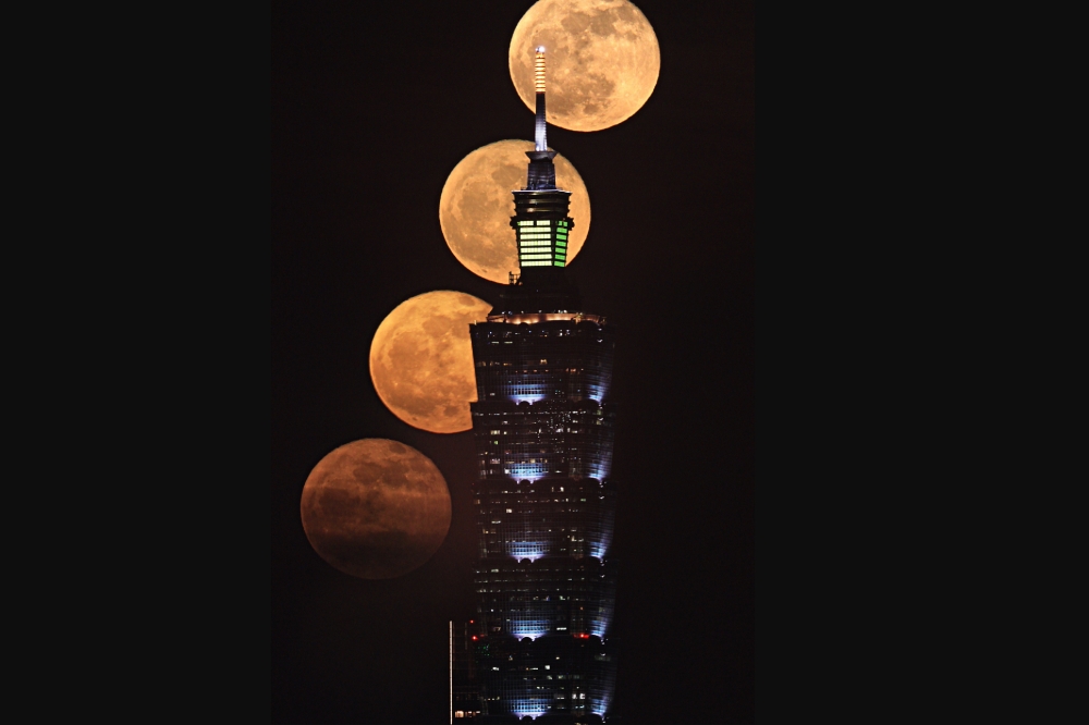 台北市立天文科學教育館指出，今年首次「超級滿月」將14日晚上7點52分登場。（台北市立天文科學教育館提供）