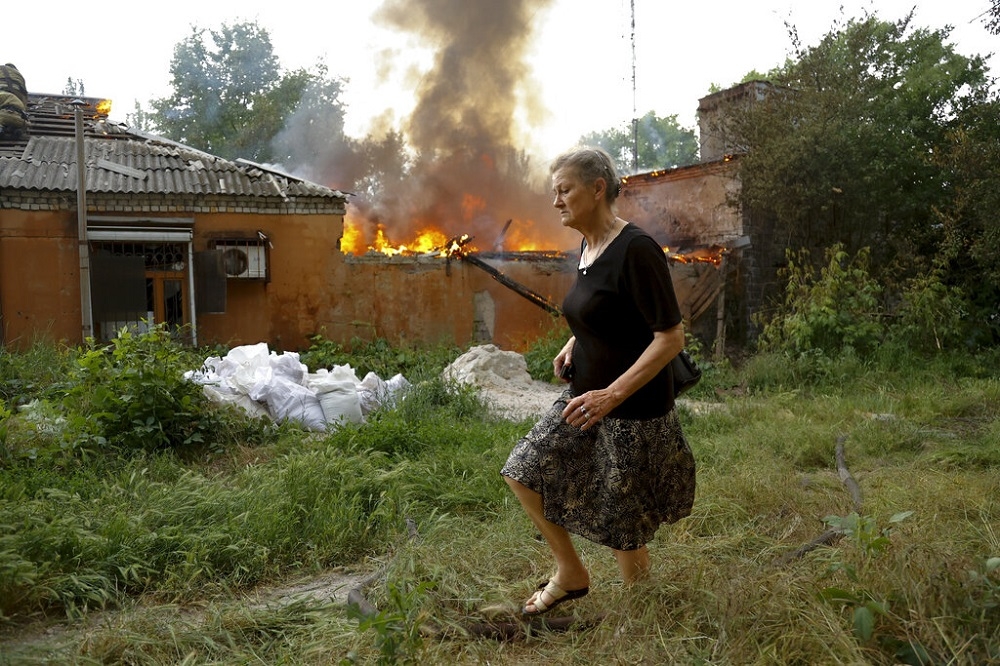 俄罗斯军队集中火力轰炸乌克兰东部的顿涅次克地区。（资料照片／美联社）(photo:UpMedia)