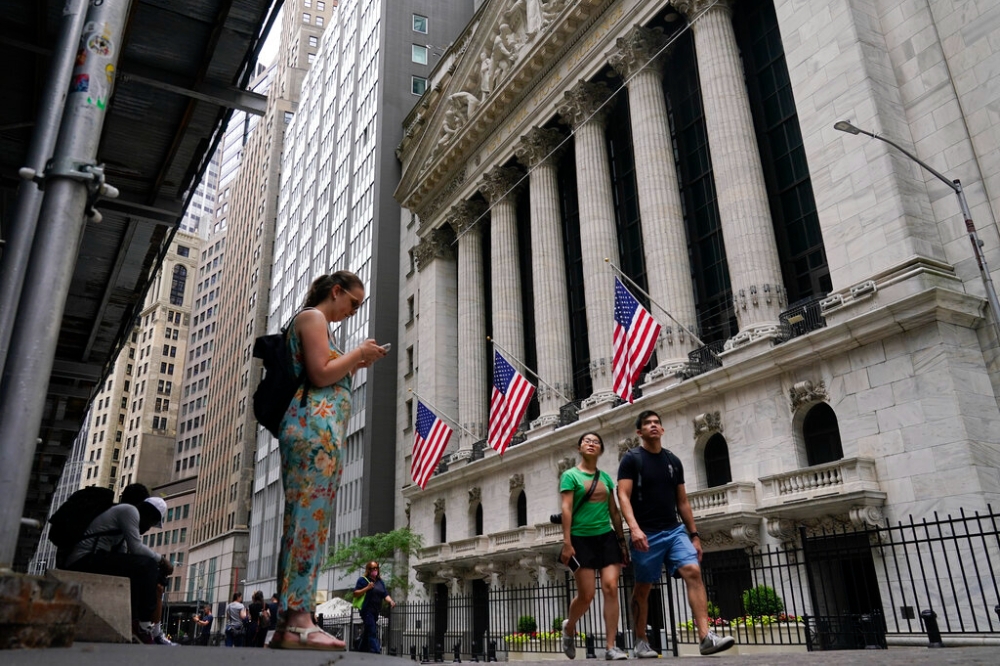 Fed一口氣升息3碼，華爾街分析師紛紛釋出衰退警訊。（美聯社）
