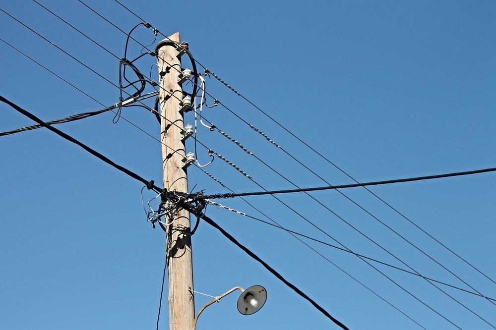 台電吊車勾到高壓電線，導致4萬多戶停電。被示意圖。（取自pixabay）
