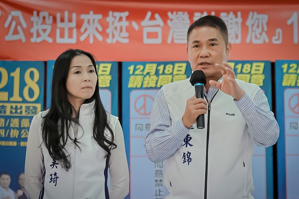 鍾東錦在臉書宣布，自己要「放下百年大黨的沉重包袱」脫黨參選。（取自鍾東錦臉書）