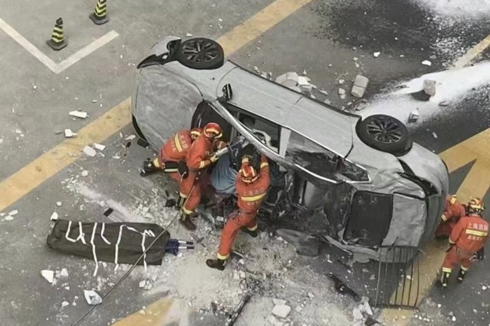 中国上海22日发生蔚来电动车测试车辆自停车楼3层坠落，造成2名测试员死亡。（取自澎拜新闻网站）(photo:UpMedia)