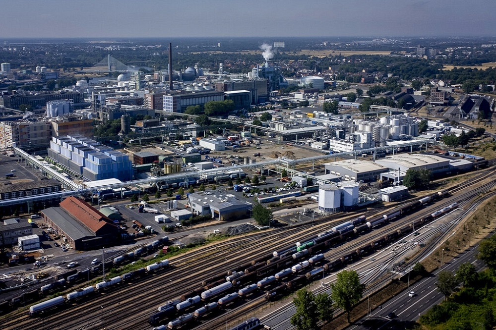 德國經濟部長哈貝克調升天然氣供應為「警戒」等級，將衝擊工業產出。圖為德國法蘭克福的赫斯特工業園區。（美聯社）