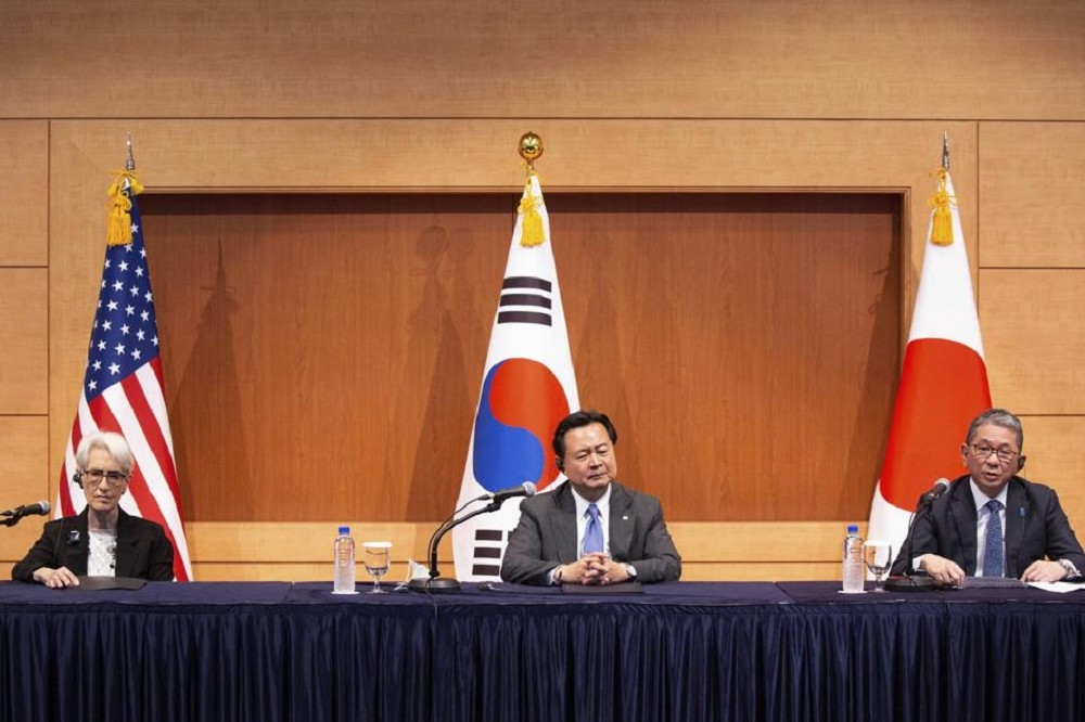 日韓政府對於管控雙邊外交危機並改善雙邊關係，應該是已經達成共識。（美聯社）