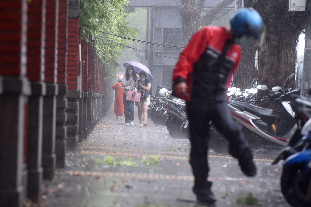 周三起水氣增加周六恐變天　颱風預計直撲中國對台影響不大　