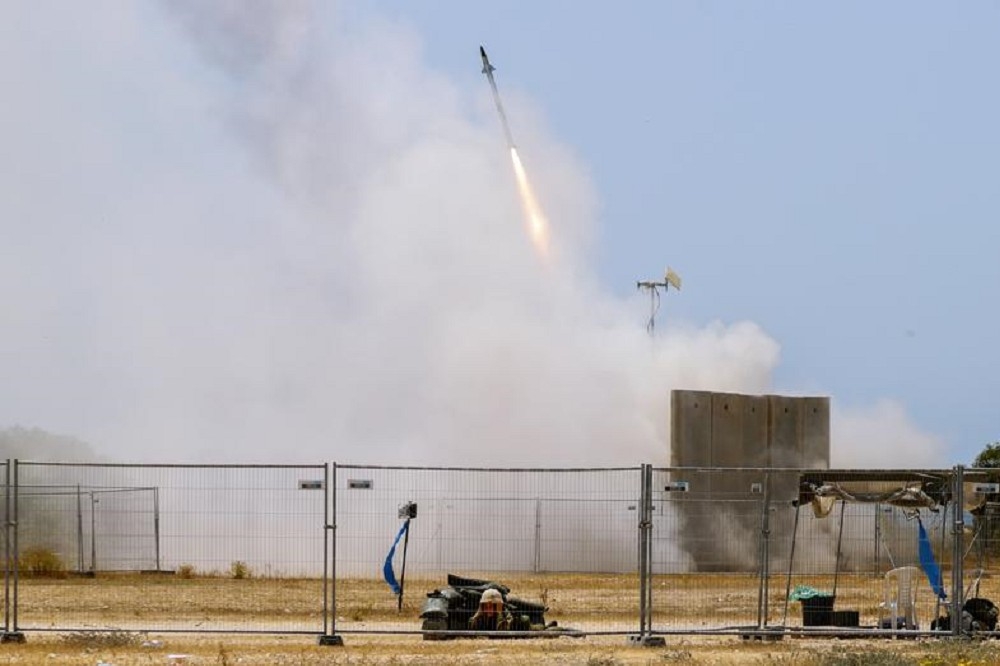 當「鐵穹」防禦系統雷達偵測到敵火箭彈發射時，以色列即會啟動「紅色警報」針對預測區域發布防空警報。（美聯社）