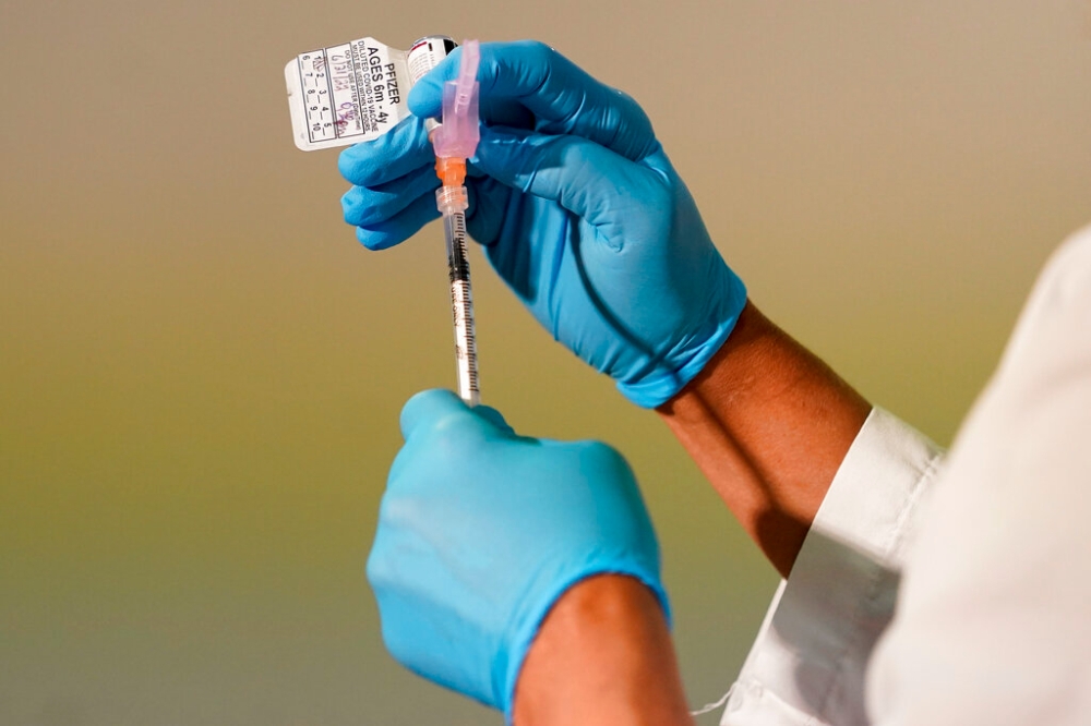美國FDA期盼新冠疫苗追加劑最快能於10月上市。（美聯社）
