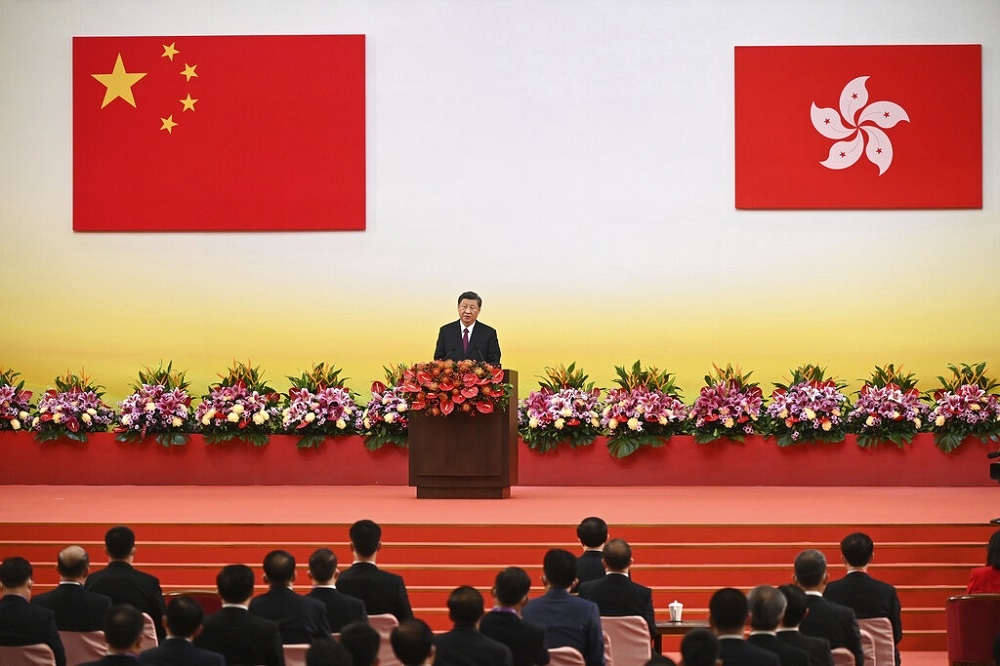 中國國家主席習近平7月1日出席香港新任特首李家超就職典禮。（美聯社）