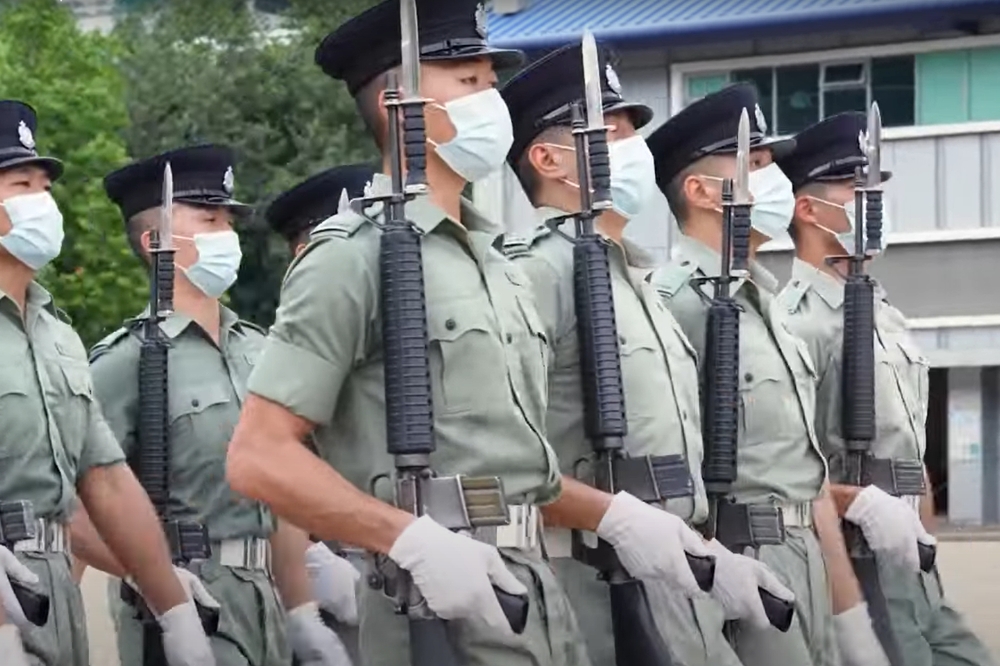 香港警隊7月1日起全面轉用中式步操。 （擷自香港警隊影片）