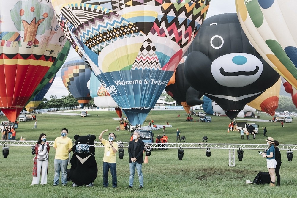 副市長蔡炳坤率領市府團隊與熊讚熱氣球重返台東（台北市政府觀光傳播局提供）