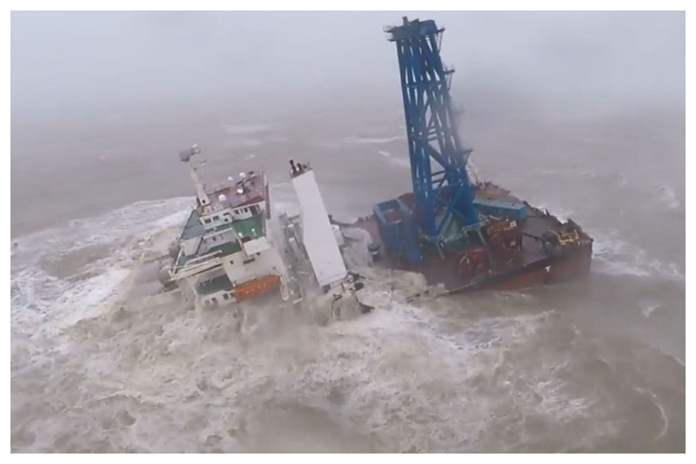 香港在熱帶氣旋大風暴中遇險的工程船已沉沒　27人失蹤。（香港政府飛行服務隊提供）
