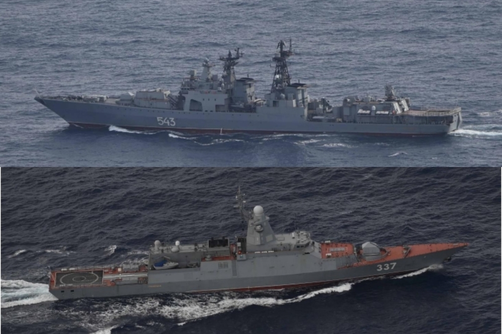 俄國無畏級驅逐艦（上）與守護級護衛艦穿越釣魚台列嶼。（取自日本統合幕僚監部）