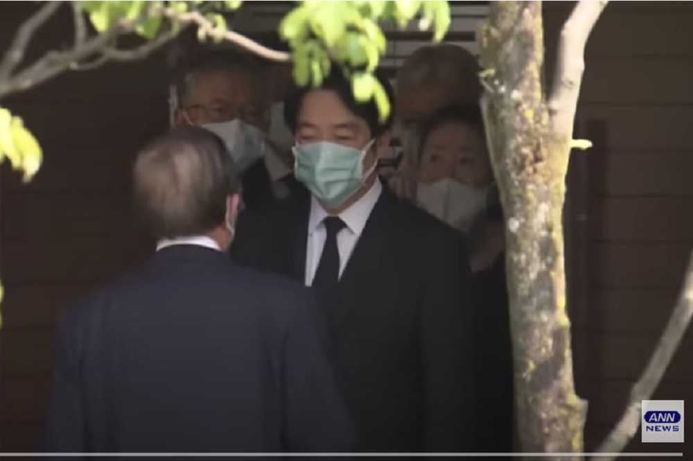 副總統賴清德訪安倍晉三東京住家，向家屬致哀。（截自全日本新聞網畫面）