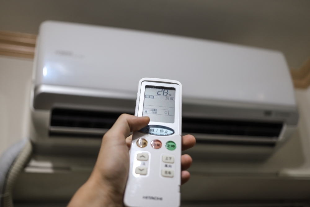 台電提醒，民眾吹冷氣時，溫度盡量維持在在26到28度搭配開電風扇，既省錢又涼快。（資料照片／陳品佑攝）