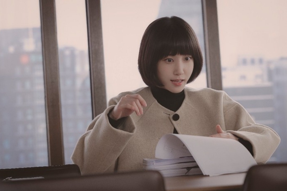 朴恩斌在韓劇《非常律師禹英禑》演出自閉症律師，包括語速、肢體動作等小地方都非常用心。（取自ENA）