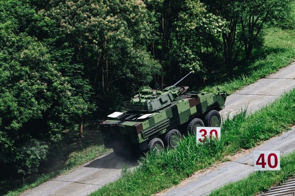政府推動國防自主政策，圖為軍備局與中科院合作打造的CM34輪型30公厘鏈砲戰鬥車。（軍聞社提供）