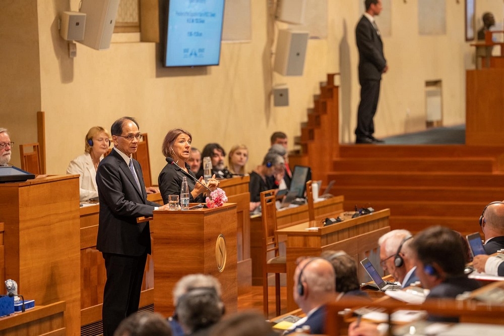 台灣立法院長（游錫堃）第一次在捷克國會演講，這種外交成就以前國民黨時代未曾有過。（圖片取自游錫堃臉書）