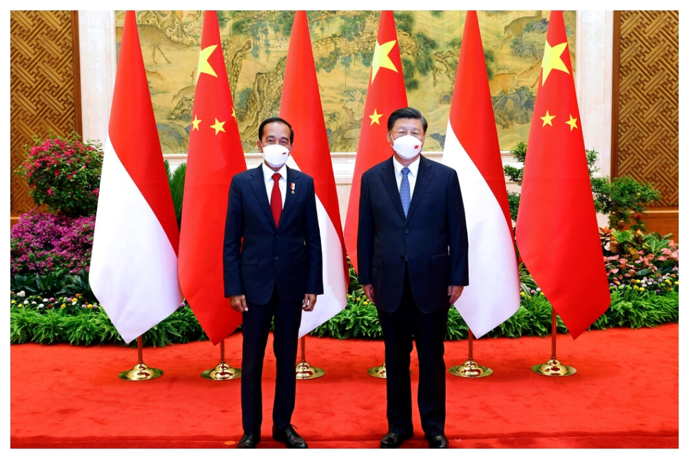 中國國家主席習近平歡迎來訪印尼總統佐科威。（美聯社）