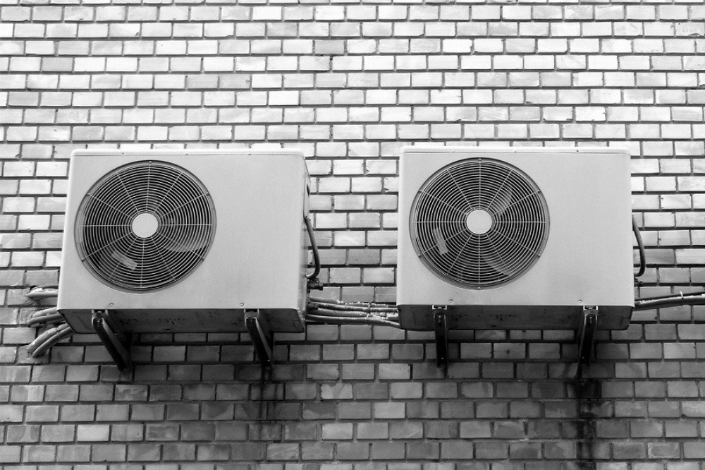 夏天氣溫炎熱，隨著使用冷氣的需求大增，電費往往也大幅上升。（取自pixabay）