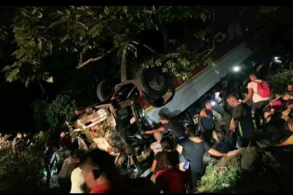尼加拉瓜發生巴士墜谷意外。（取自推特／@Managua）