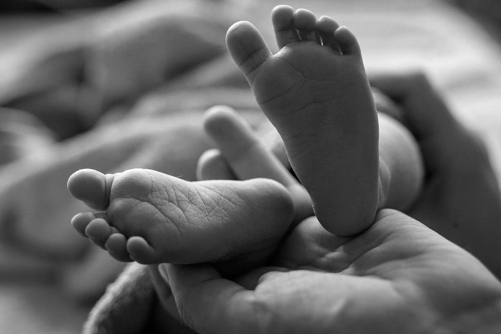 高雄一名僅44天大男嬰遭虐身亡。示意圖。（取自pixabay）
