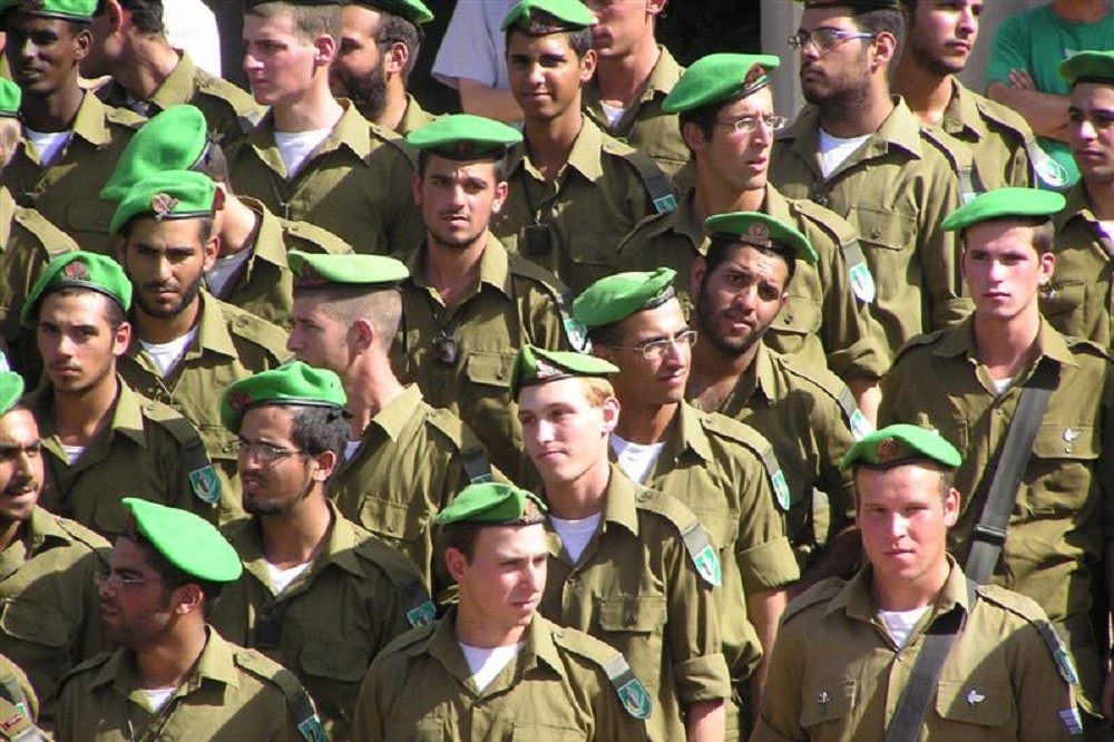 以色列每年约毕业7万名高中生，他们最大的烦恼是如何能进入自己心仪的以色列国防军（IDF）单位。（维基百科）(photo:UpMedia)