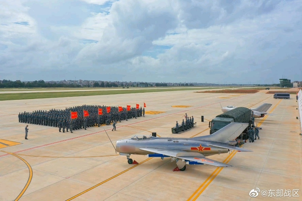 中共正將新擴建的軍用機場作為殲-6無人機攻臺之平台。（圖片取自東部戰區）