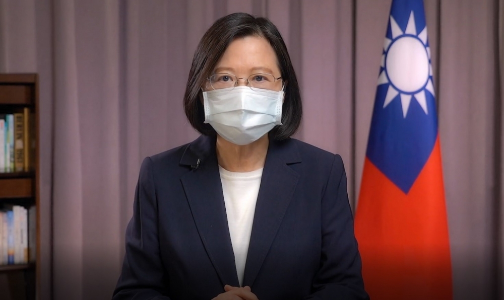 蔡英文總統4日晚間針對中國在台灣周邊實彈演習，發表錄影談話。（總統府提供）
